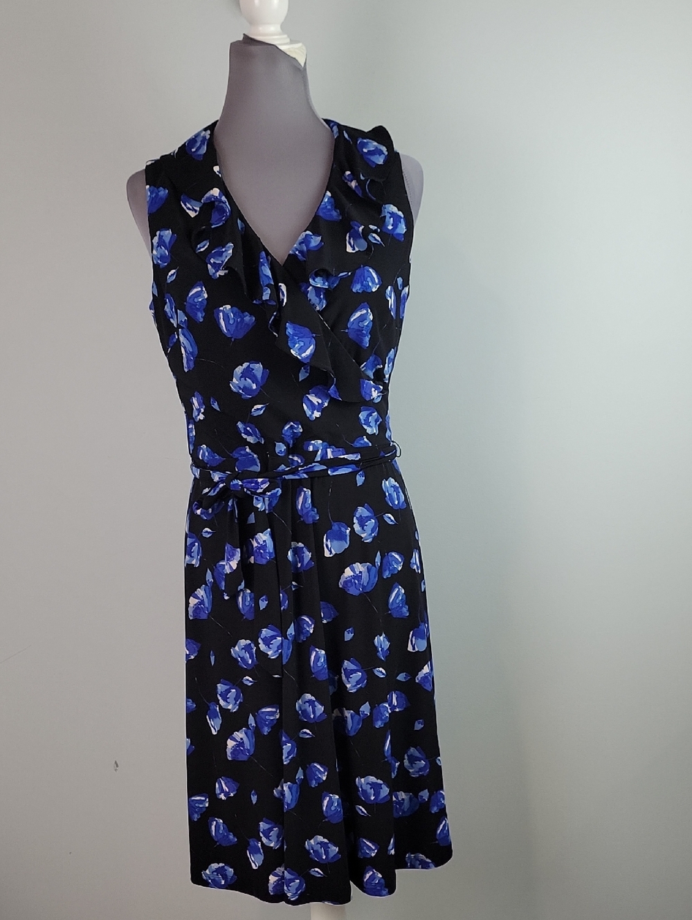 Chaps ruffle neck sleeveless belted blue black floral dress size medium